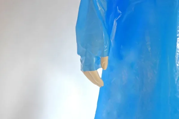 Bata de plástico de protección biológica - Imagen 2